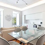 Unique Chiado, 2 Bedroom Deluxe Suite