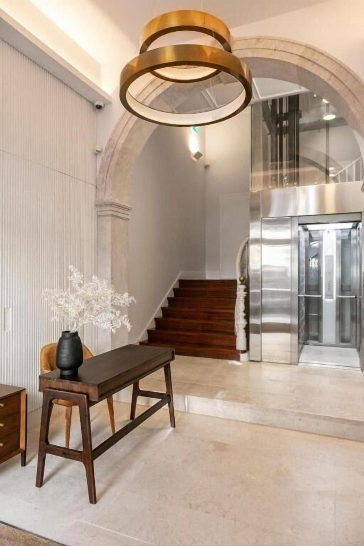 Unique Chiado, 2 Bedroom Deluxe Apartment *